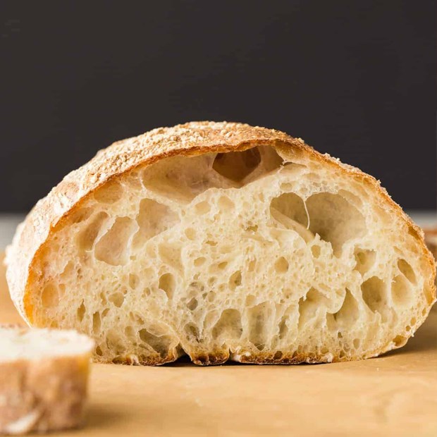 Cách làm bánh mì Ciabatta vỏ giòn, ruột xốp thơm ngon, công thức chuẩn