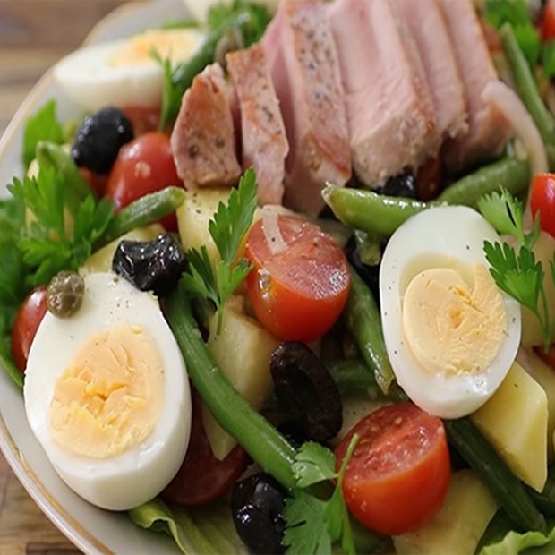 Cách làm chi tiết nicoise salad đơn giản tại nhà
