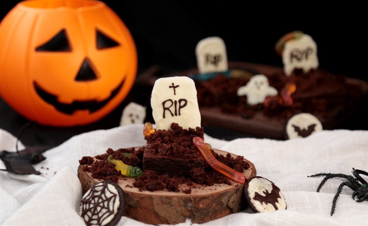 Bánh brownie ngôi mộ cổ Hallowee