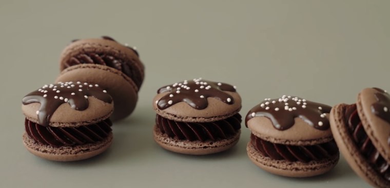 Bánh macaron socola