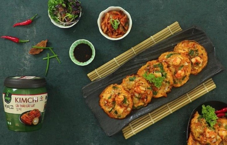 Bánh xèo kim chi hải sản Hàn Quốc