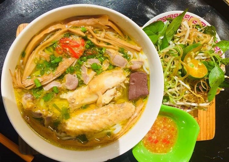 Bún măng gà và nấm