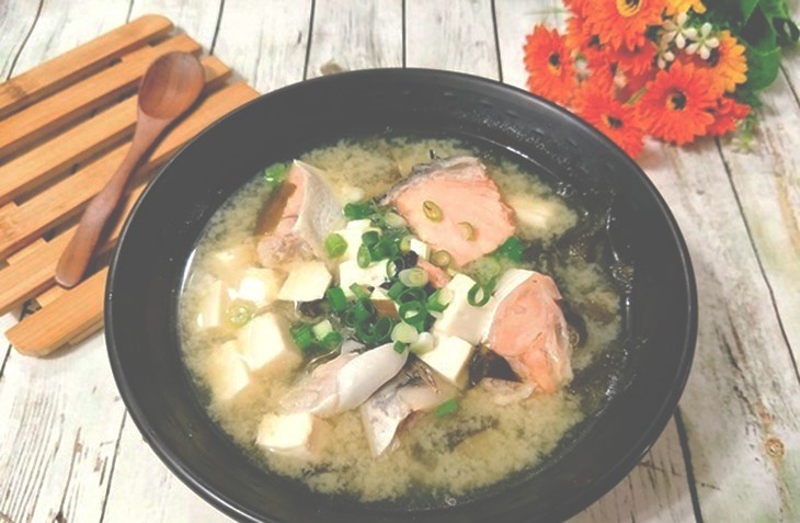 Canh miso cá hồi