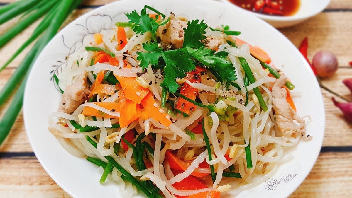 Hủ tiếu xào chay