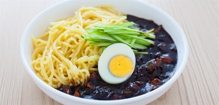 Tổng hợp 30 cách làm mì trộn đơn giản ngon hấp dẫn đậm đà dễ làm tại nhà 39 Mì tương đen Hàn Quốc