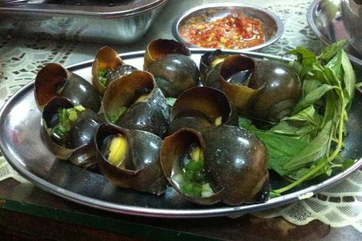 Ốc bươu nướng mỡ hành