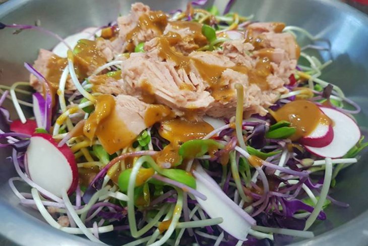 Salad cá ngừ rau mầm