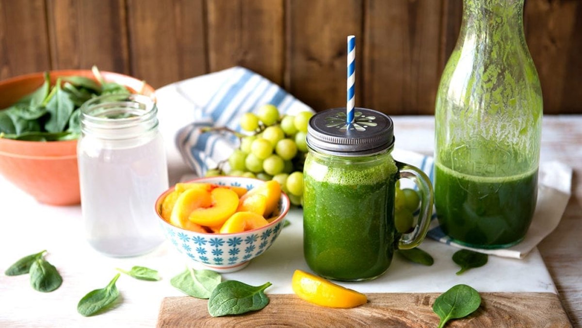 Sinh tố protein đào xanh (Peaches and green protein smoothie)