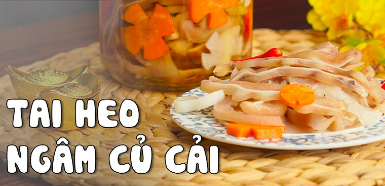 Tai heo ngâm củ cải