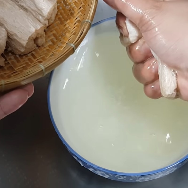 Bước 1 Sơ chế nguyên liệu Thịt cuộn nấm kim châm chay nướng