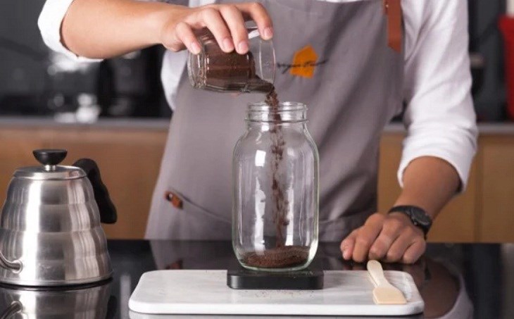 Bước 1 Xay hạt cà phê Cà phê Cold Brew