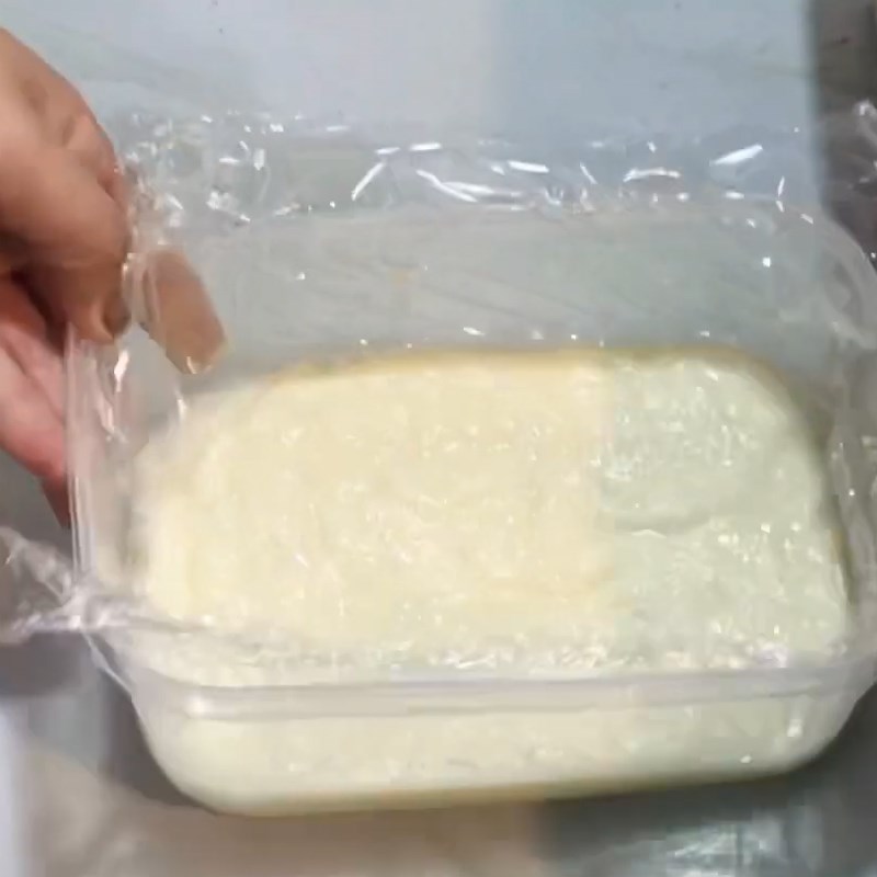 Bước 3 Đổ khuôn và làm lạnh Bánh sữa dừa có whipping cream