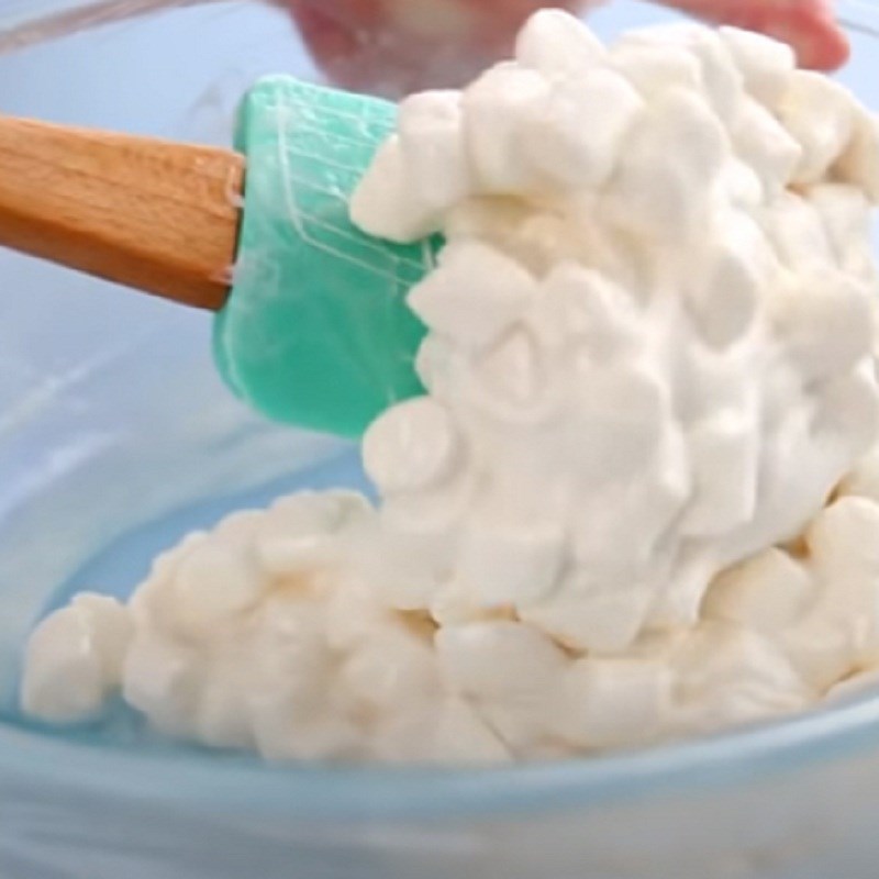 Bước 1 Làm tan chảy kẹo marshmallow Cách làm Fondant từ kẹo mashmallow