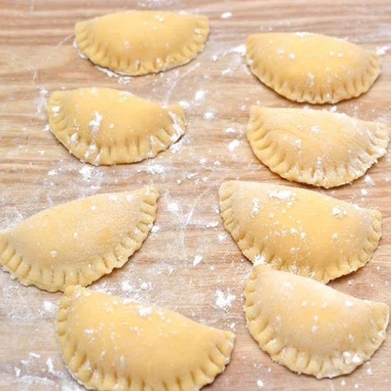 Bước 4 Luộc ravioli Ravioli nhân phô mai