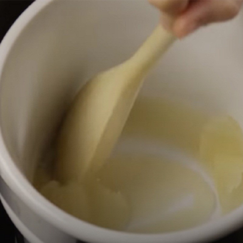 Bước 1 Nấu hỗn hợp đường và gelatin Cách làm Fondant kiểu truyền thống