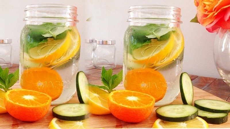 Bước 4 Ngâm nước detox Detox chanh cam