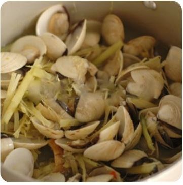 Cách 4 Xào ngao Ngao (nghêu) xào sả ớt