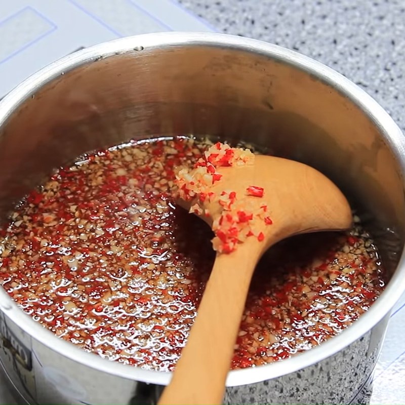 Bước 2 Pha nước chấm Nước chấm thịt ngan