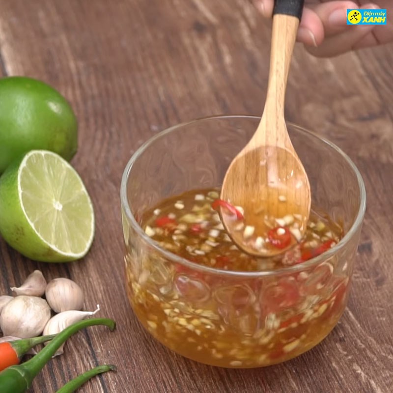Bước 2 Pha nước mắm Nước mắm chấm chả giò Bước 2 Pha nước mắm Nước mắm chấm chả giò