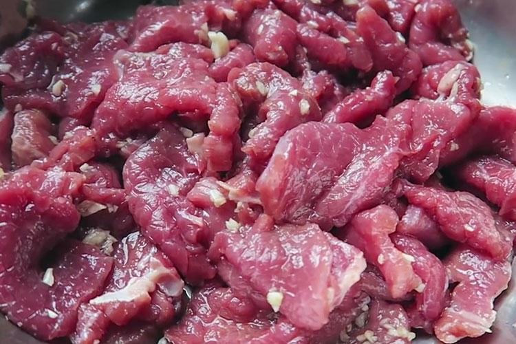 Bước 1 Sơ chế nguyên liệu Lẩu thịt trâu nhúng mẻ