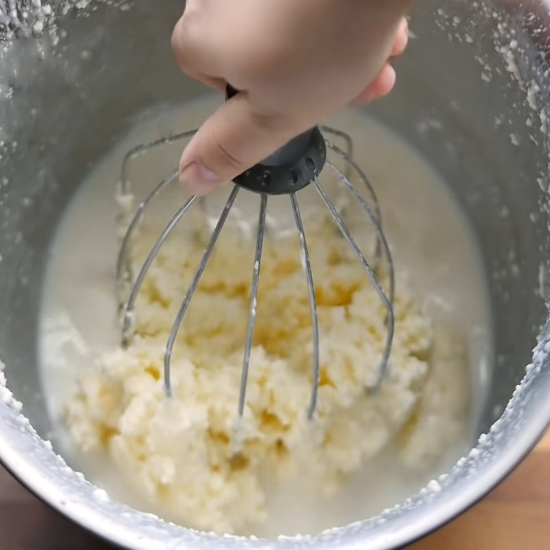 Bước 2 Tách bơ từ kem đặc  Bơ - butter bằng kem tươi (heavy cream)