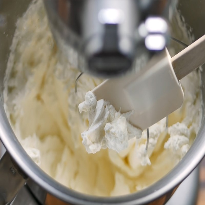 Bước 2 Tách bơ từ kem đặc  Bơ - butter bằng kem tươi (heavy cream)