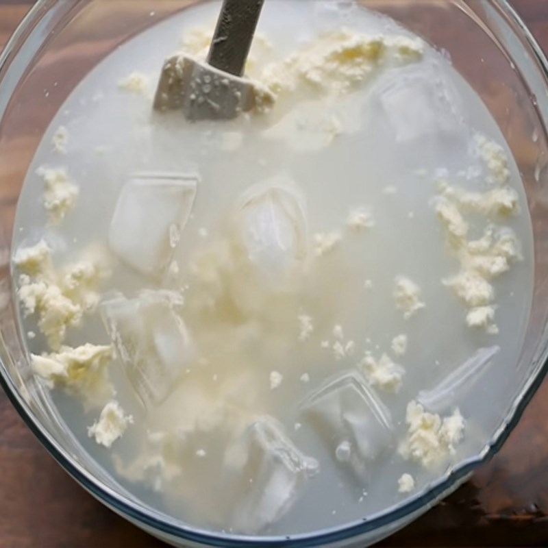 Bước 3 Tách nước cho bơ Bơ - butter bằng kem tươi (heavy cream)