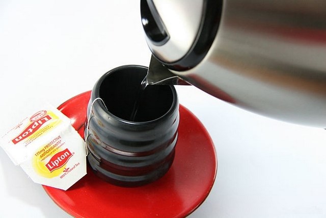 2 Cách pha trà túi lọc và pha trà ấm bằng ấm siêu tốc thơm ngon