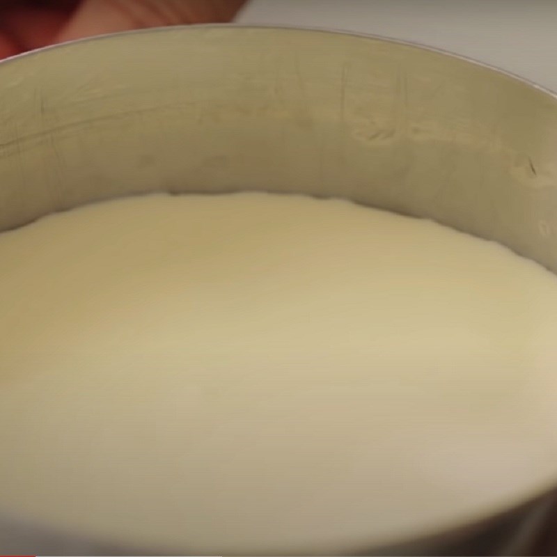 Bước 3 Trộn hỗn hợp Whipping Cream với kem phô mai Cheesecake dứa
