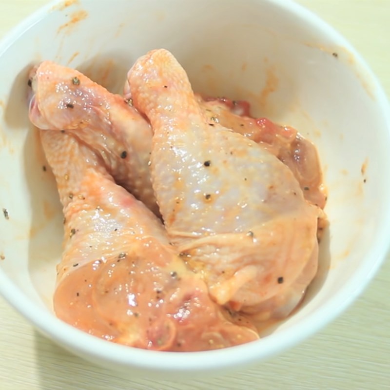 Bước 2 Ướp gà Gà rán KFC