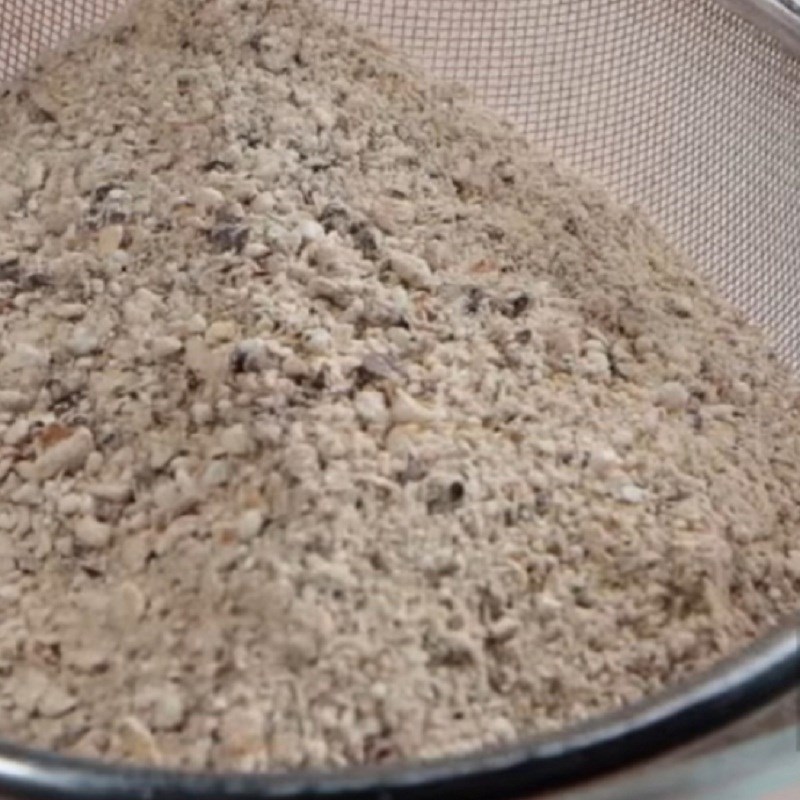 Bước 1 Xay nguyên liệu Hạt nêm nấm rong biển