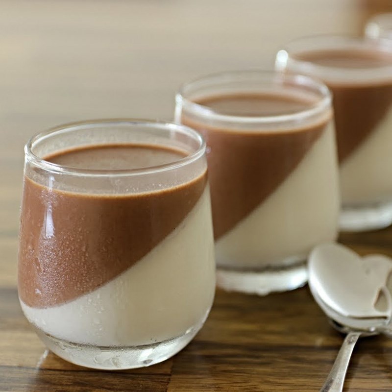 Dùng nutella với Panna Cotta