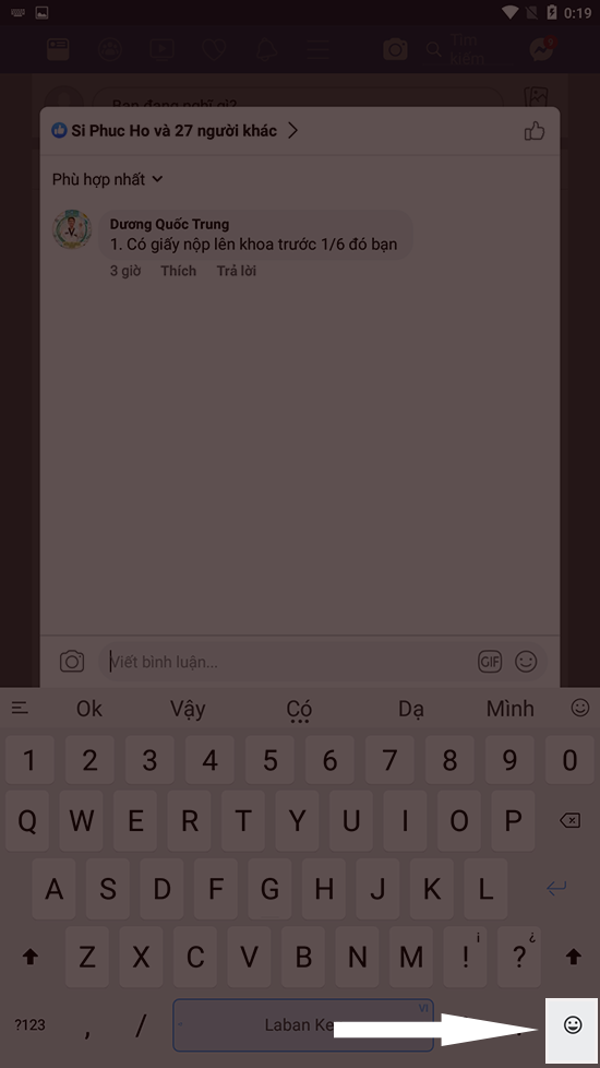 biểu tượng mặt cười ở phía dưới, bên phải của bàn phím.