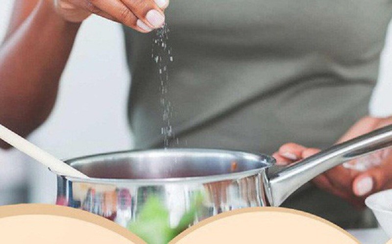 D&ugrave;ng gia vị thay dầu ăn để hạn chế chất b&eacute;o khi nấu ăn