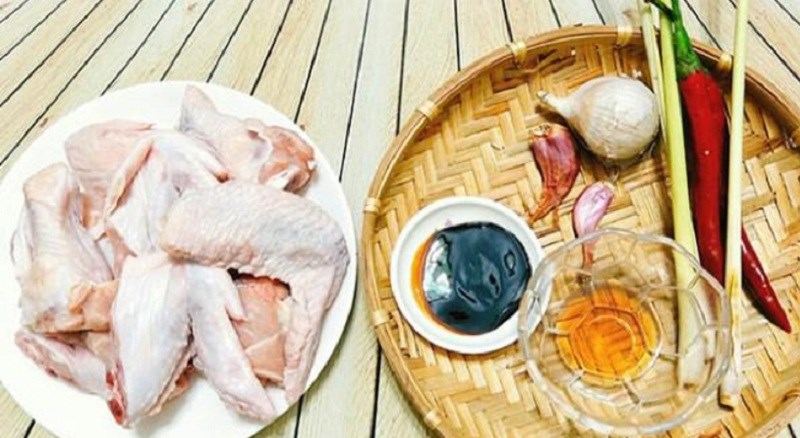 Các nguyên liệu món ăn con gà xào sả ớt