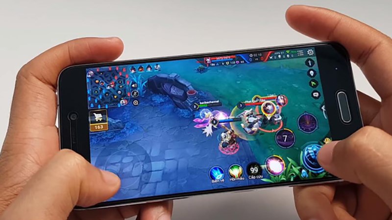 C&aacute;ch lựa chọn điện thoại chơi Li&ecirc;n Qu&acirc;n Mobile ph&ugrave; hợp2