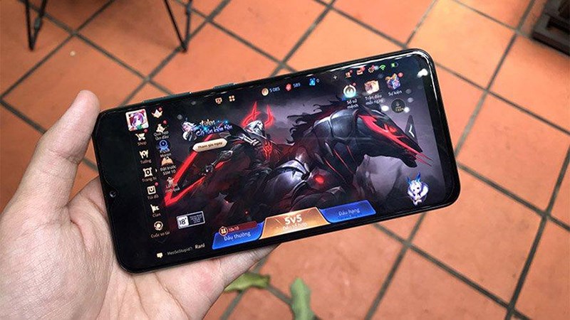 C&aacute;ch lựa chọn điện thoại chơi Li&ecirc;n Qu&acirc;n Mobile ph&ugrave; hợp4