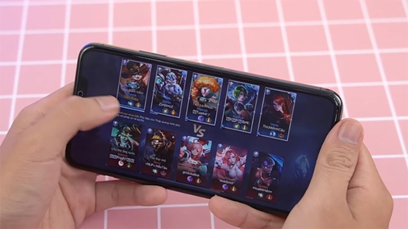 C&aacute;ch lựa chọn điện thoại chơi Li&ecirc;n Qu&acirc;n Mobile ph&ugrave; hợp5