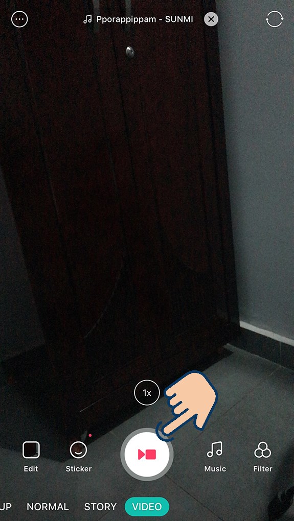 Chọn v&agrave;o icon m&aacute;y quay để quay video.