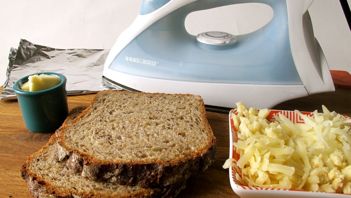 Chỉ cần 1 chiếc bàn là bạn đã có bữa ăn