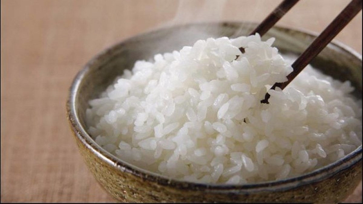 Cách nấu và bảo quản cơm không bị thiu khi để lâu trong mùa nóng