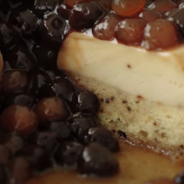 Cách làm bánh bông lan flan trân châu đường đen