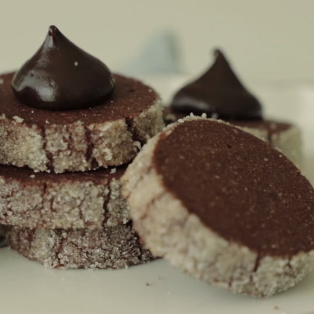 Cách làm bánh quy giòn socola vừa lạ miệng lại thơm ngon đơn giản