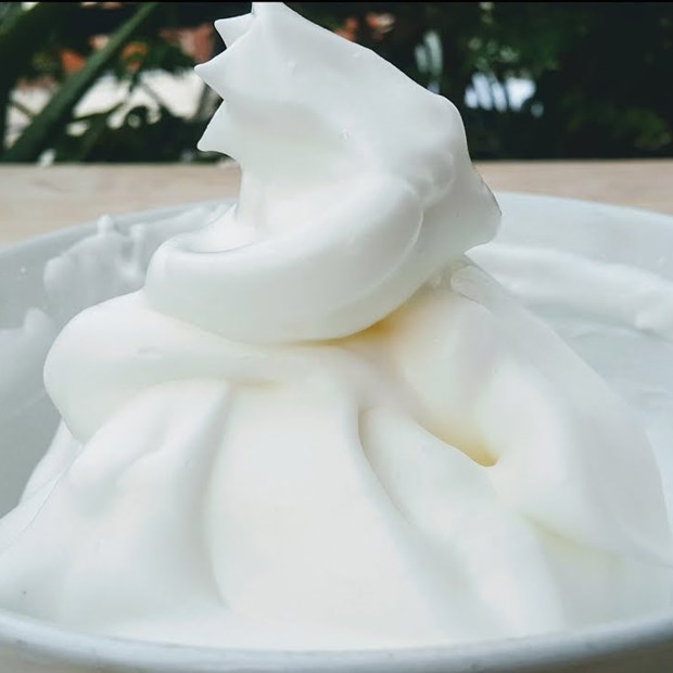 2 cách làm kem tươi trang trí bánh kem từ sữa tươi và whipping cream