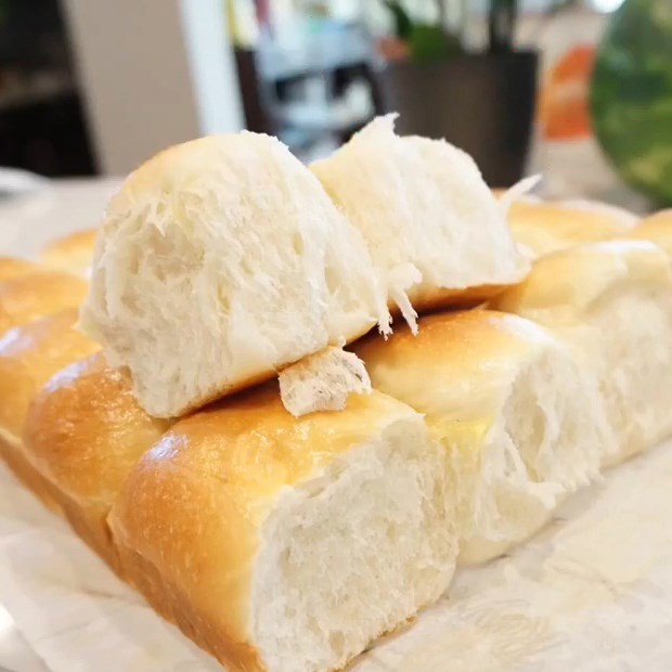 Cách làm bánh mì ngọt nhân đậu đỏ thơm ngon, mềm mịn, đơn giản tại nhà