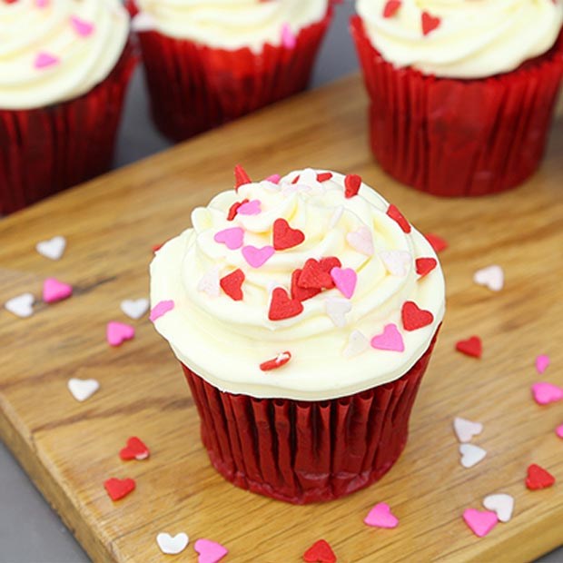 Cách làm bánh red velvet cupcake kem tươi