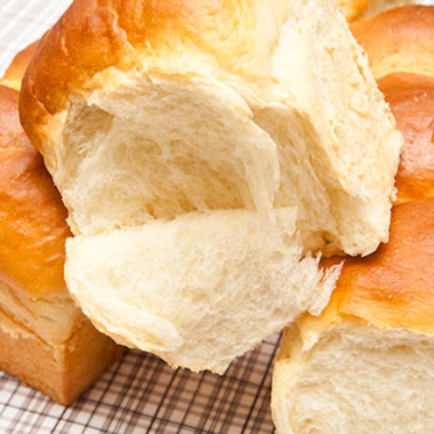 Hướng dẫn chi tiết cách làm bánh mì ngọt dễ làm tại nhà