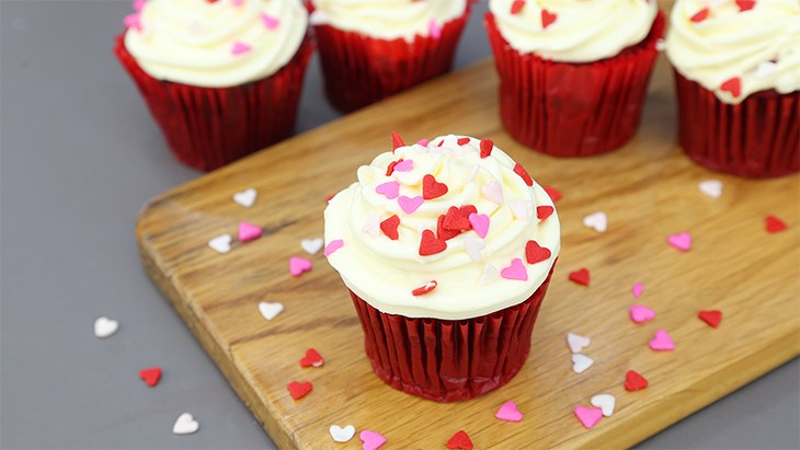 Bánh red velvet cupcake kem tươi