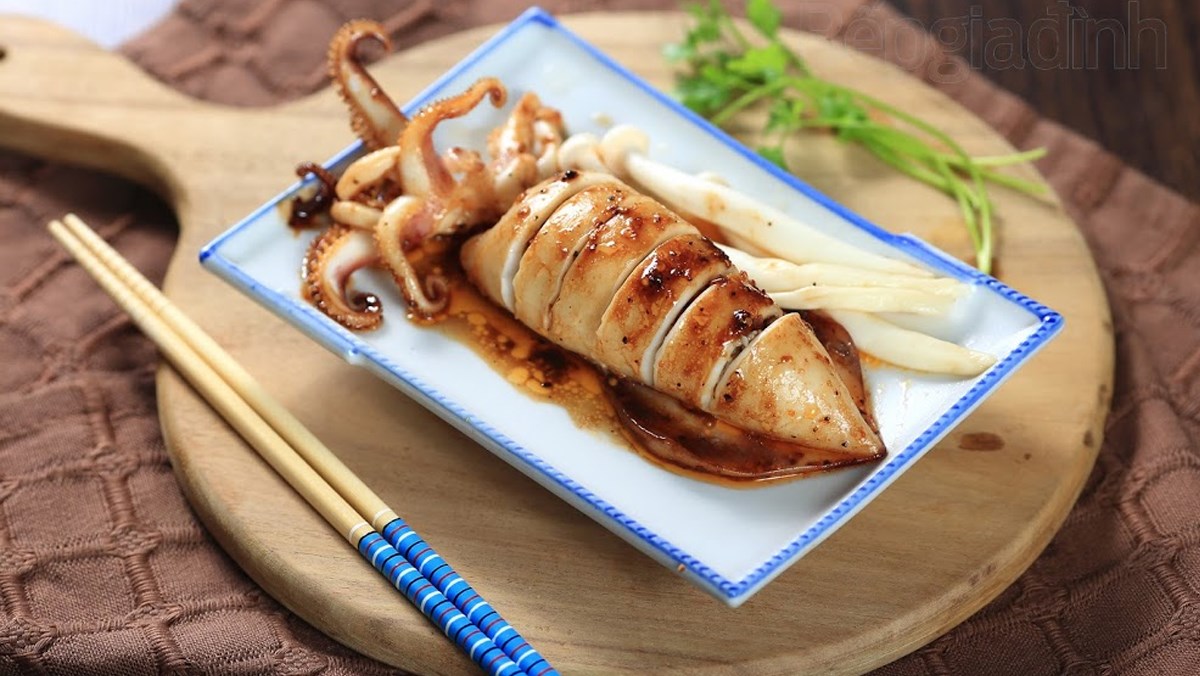 Mực nướng nhồi cơm sốt teriyaki