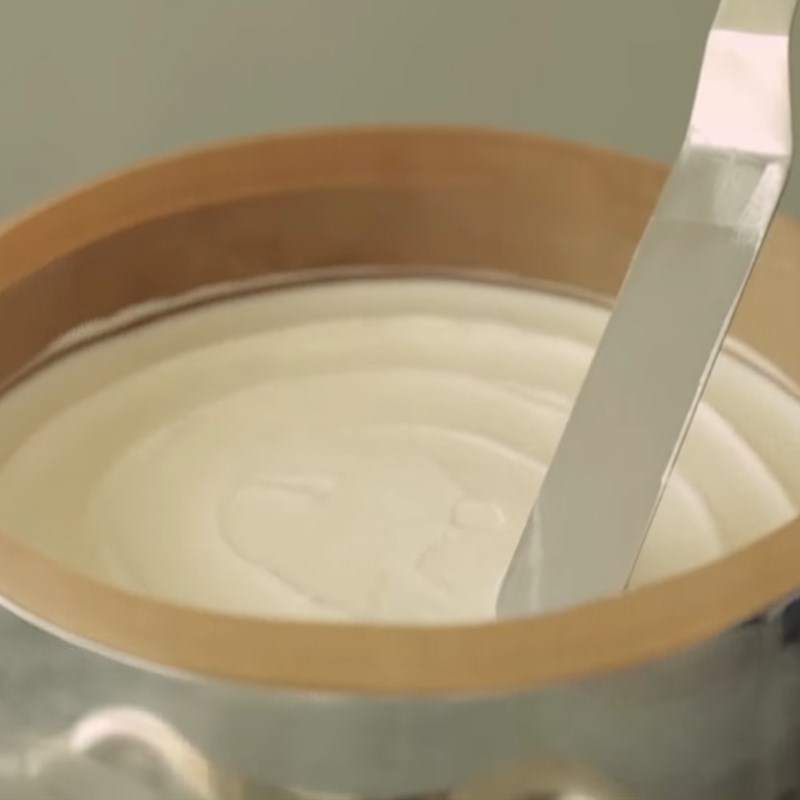 Bước 6 Bơm kem vào khuôn Bánh tart chuối socola